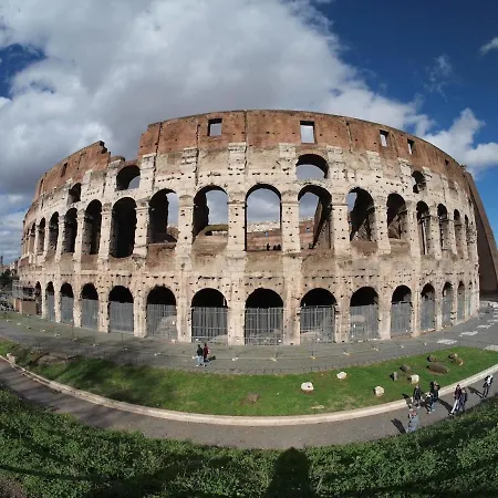 Coliseum&termini Rail Station - * Rom